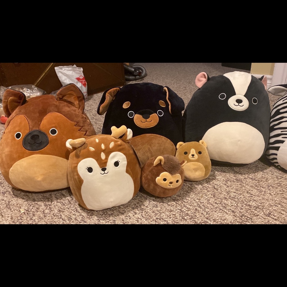 SQUISHMALLOWS